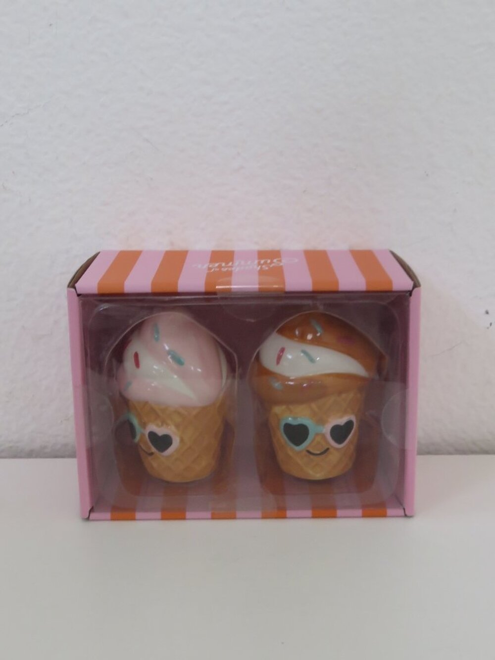 (#138) Shades of Summer Ceramic Ice Cream Salt and Pepper Shaker Set